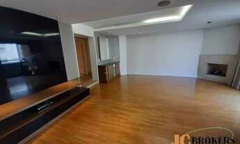 Imagem 2: Apartamento com 140m², reformado, amplo living, 3 suítes, 2 vagas