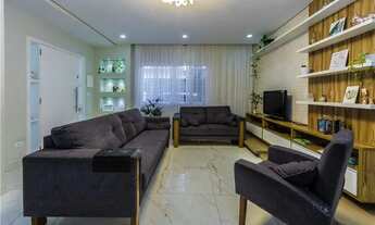 Imagem 2: Sobrado espaçoso! Com 3 dormitórios 1 suíte, cozinha planejada e 3 vagas. Conforto e tranq