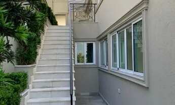 Imagem 5: Casa de condomínio para aluguel possui 695 metros quadrados com 5 suítes e 4 vagas- Alphav