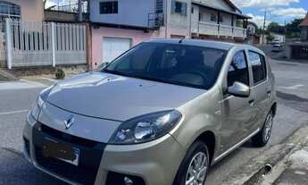 Imagem: Sandero pra vender - av ou parcelado