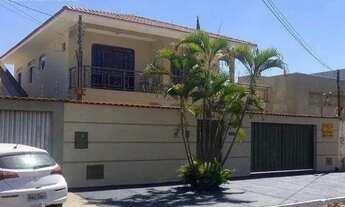 Imagem: Lindo sobrado espaçoso com 380 m² de lote