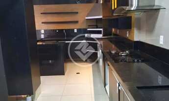 Imagem 5: Sobrado à venda no Condomínio Mont Serrat, com móveis planejados na sala, cozinha e nas 03