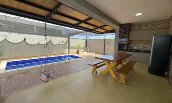 Imagem 4: Sobrado com 3 quartos sendo 1 suíte, rica em armários, com energia Solar, Localizada no co