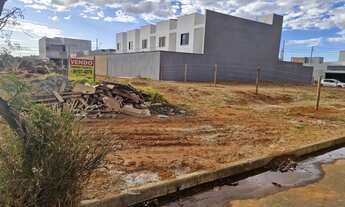 Imagem: Lote/Terreno para venda possui 300 metros