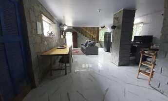 Imagem: Casa de Pedra em Bombinhas em local tranquilo