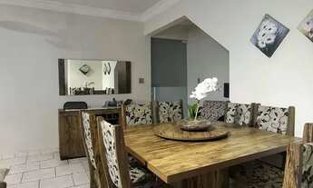 Imagem: Casa sobreposta baixa no Estuário em Santos-SP