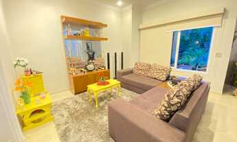 Imagem 2: Casa de condomínio para venda possui 400 metros quadrados com 5 quartos