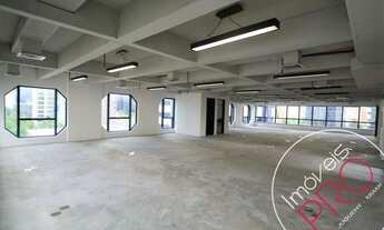 Imagem 5: 229m de vão livre no coração do Itaim, com janelões do piso ao teto. Vista livre