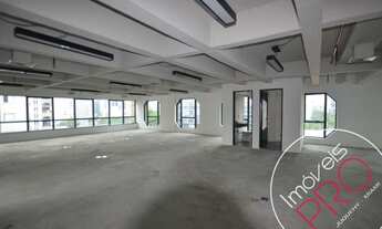 Imagem 7: 229m de vão livre no coração do Itaim, com janelões do piso ao teto. Vista livre