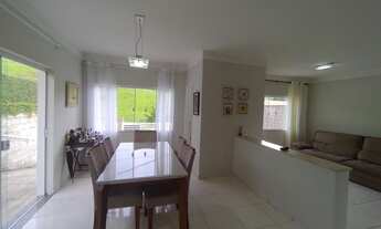 Imagem 6: Casa com 3 quartos (1 suíte), armários planejados, garagem, jardim gramado