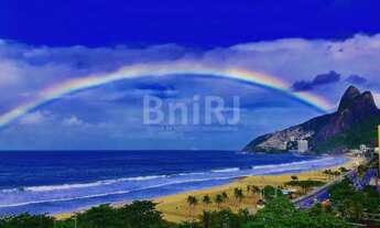Imagem 3: Vista cinematográfica para a praia do Leblon, Dois Irmãos e Country Club