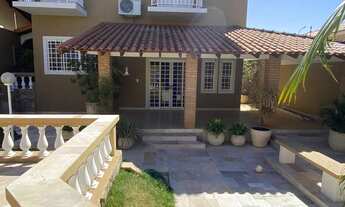 Imagem 6: Casa para venda tem 297 metros quadrados com 3 quartos