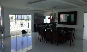 Imagem 2: Casa excelente de 04 suítes com ampla área externa com gourmet e piscina!!!