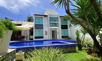 Imagem 5: Casa de condomínio para venda tem 295 metros quadrados com 8 quartos