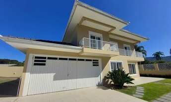 Imagem 3: Casa para aluguel possui 230 metros quadrados com 4 quartos