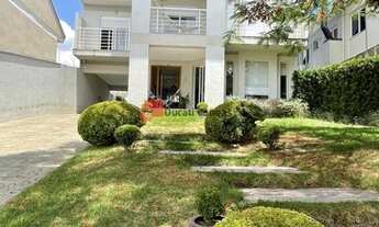 Imagem: Amplo sobrado triplex com 04 dormitórios