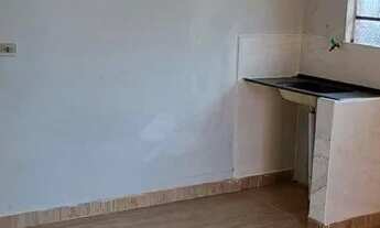 Imagem 6: Quartos e ktnets quase frente ao shopping sem fiador,nao paga cágua nem luz