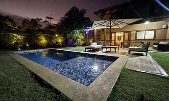 Imagem: Luxuosa Casa de 5 Quartos com Piscina e