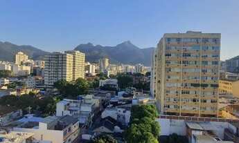 Imagem 2: Em frente a UERJ