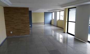 Imagem 4: Apartamento para aluguel possui 241 metros quadrados com 4 quartos em Apipucos