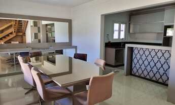 Imagem 4: Sobrado de excelente padrão construtivo com 6 dormitórios (1 suíte) junto ao centro de Tra