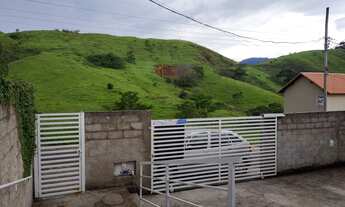 Imagem 4: Casa com 3 quartos (1 suíte), armários planejados, garagem, jardim gramado