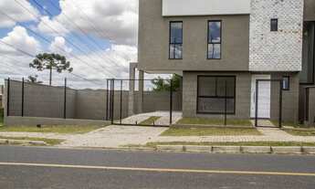 Imagem 3: Sobrado com quintal a venda no Abranches - 3 quartos sendo 1 suíte e 2 vagas de garagem