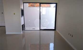 Imagem 6: Sobrado / casa a venda no bairro Montserrat com 3 dormitórios sendo uma suíte em Canoas