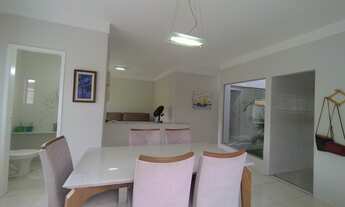 Imagem 5: Casa com 3 quartos (1 suíte), armários planejados, garagem, jardim gramado