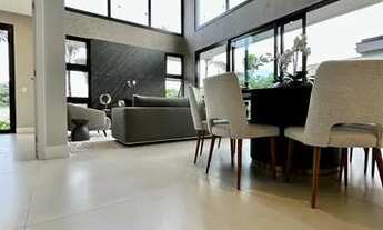 Imagem 6: Casa de condomínio sobrado para venda tem 335 metros quadrados com 4 quartos