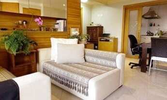 Imagem 2: Lindo apartamento com varanda envidraçada. O imóvel localizado no bairro Chácara Santo Ant