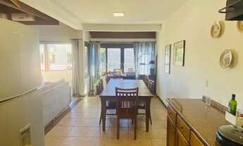 Imagem 4: Apartamento à venda no centro de Garopaba a 400m da praia com 115m2 na avenida central com