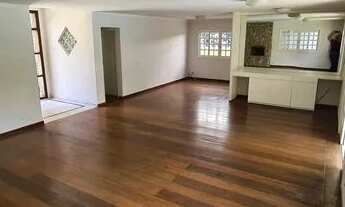 Imagem 4: Casa de condomínio para aluguel possui 400 metros quadrados com 4 quartos