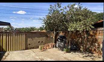 Imagem 3: CASA E BARRACAO Casa com 2 dormitórios