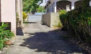 Imagem 2: Excelente casa em terreno de 1.800m2, com 3 salas, 6 quartos, um com suíte master -Centro