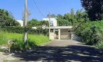 Imagem 5: Casa com três suítes de frente a reserva ambiental com nascente