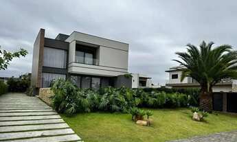 Imagem 6: Casa de alto padrão com 4 suítes e 8 vagas de garagem no Centro de Camboriú