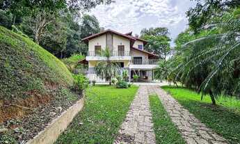 Imagem 2: CASA À VENDA COM 4 DORMITÓRIOS E PISCINA