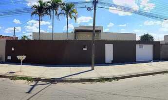 Imagem 2: Casa para venda com 220 metros quadrados com 3 quartos