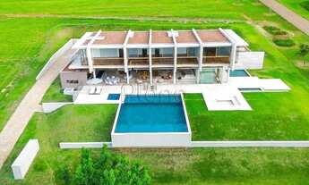 Imagem: Sobrado à venda com 6 suítes na Condomínio