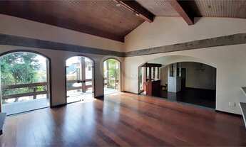 Imagem 2: Casa assobradada com 4 dormitórios sendo suítes, piscina