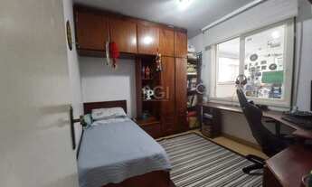 Imagem 6: Apartamento térreo 3 dormitórios sendo 1 suíte no bairro Santo Antônio-Porto Alegre/RS