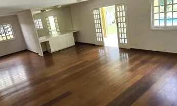 Imagem 3: Casa de condomínio para aluguel possui 400 metros quadrados com 4 quartos