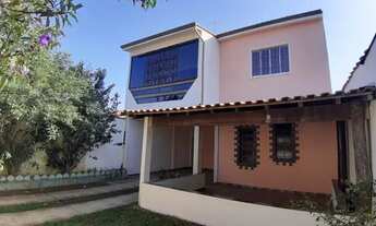 Imagem: Sobrado com Mezanino e Quintal gramado