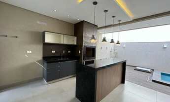 Imagem: Casa com suíte gourmet e piscina no coração