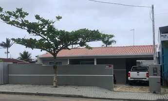 Imagem 2: Alugo casa com piscina em Guaratuba