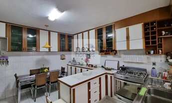 Imagem 4: Casa assobradada de 03 dormitórios, 03 salas e 02 vagas. Lote inteiro