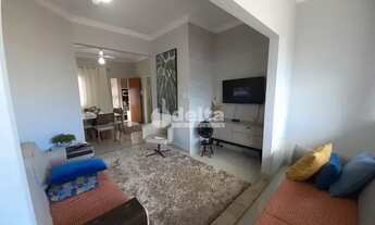 Imagem 6: Casa à venda, 4 quartos, 2 suítes, 2 vagas, Segismundo Pereira - Uberlândia/MG