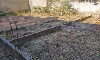 Imagem 2: Vendo terreno já com fundação em pedra de Guaratiba