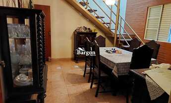 Imagem 5: Casa com 5 quartos sendo 1 suite à venda no Bairro Novo Horizonte em Juiz de Fora